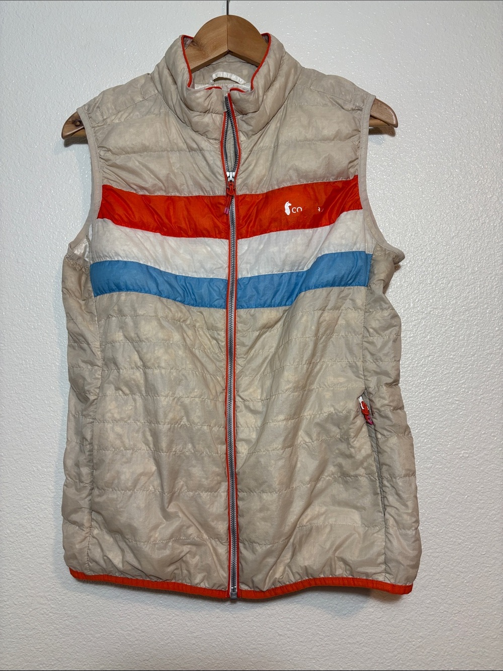 Cotopaxi Puffer Vest Size Large Cream Orange Blue Gorpcore Athleisure Outdoor